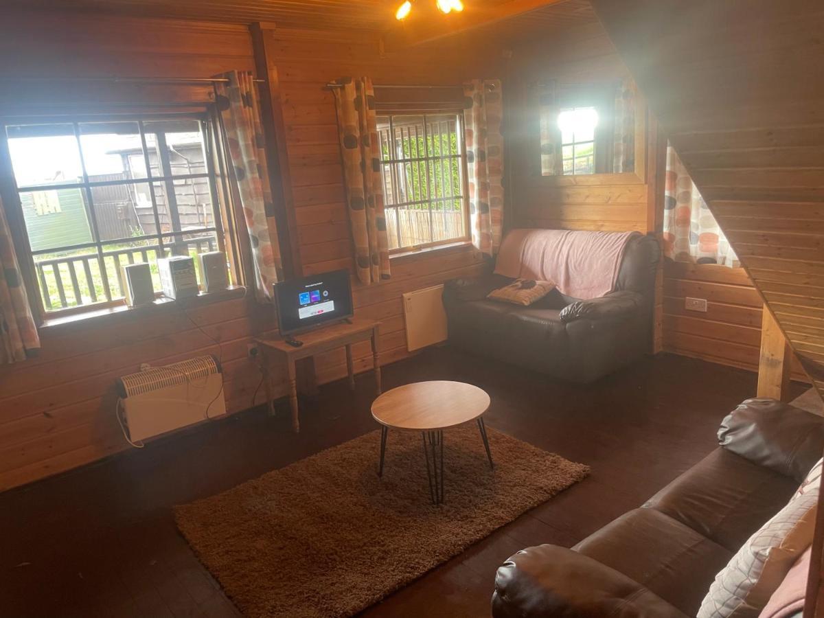 فندق سكيغنيسفي  Luxury Glamping At The Riverside المظهر الخارجي الصورة